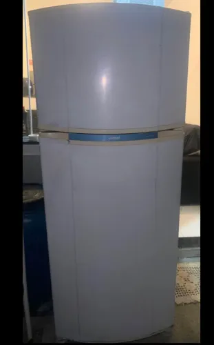 vendo geladeira (não está congelando)