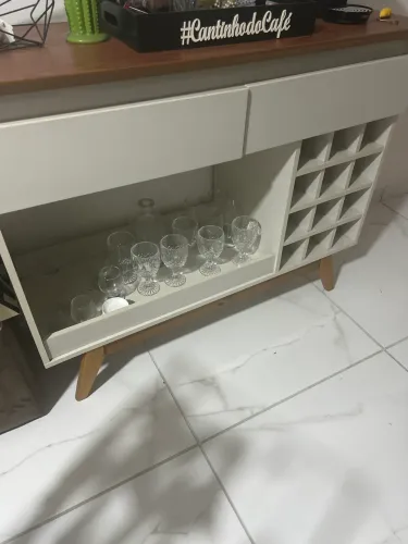 Vendo buffe com duas gavetas e porta vinhos. Valor negociável