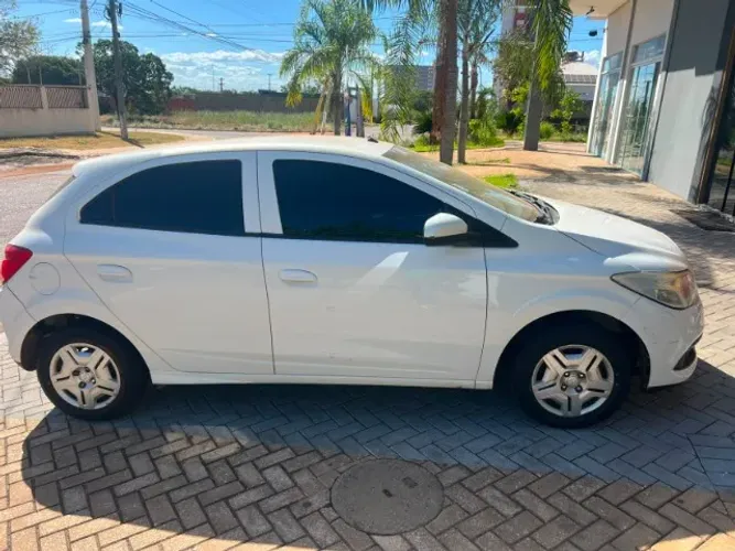 Chevrolet Onix Hatch LT 1.0 8V Flex Power Mec. 4P 2013