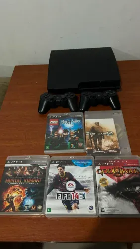 PS3 SEMI NOVO com jogos originais.