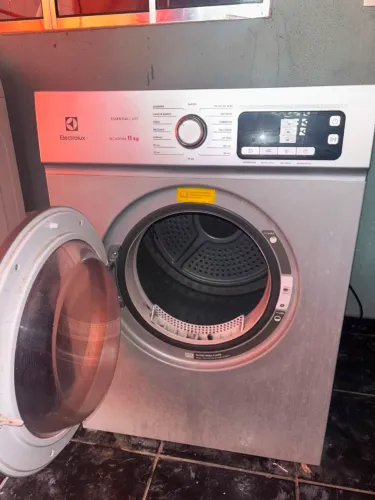 Secadora Electrolux EssentialCare 11kg STH11/STL11 Inox.