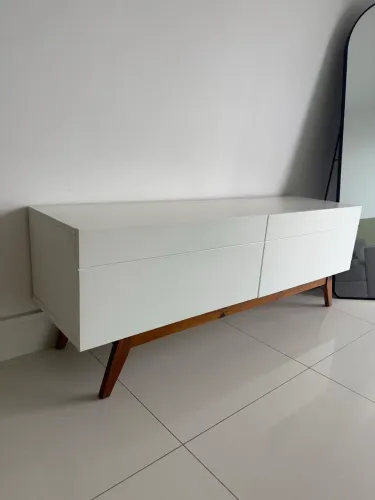 Hack branco de TV sala de estar 