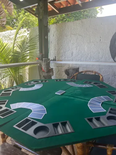 Mesa de poker dobrável 121 cm octógono com bandeja de fichas e porta-copos