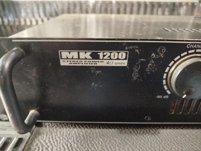 (POTÊNCIA PROFISSIONAL SEMI-NOVA MARK-ÁUDIO MODELO MK-1200 TURBO-VENTILADA)