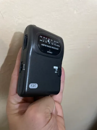 Radinho de Bolso Portátil Tozai AM/FM Stereo - Funcionando / Envio OLX