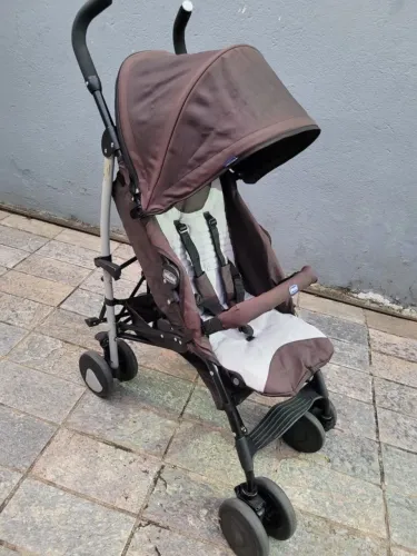 *Carrinho de bebê Chicco - Preto/Cinza - Conservado*