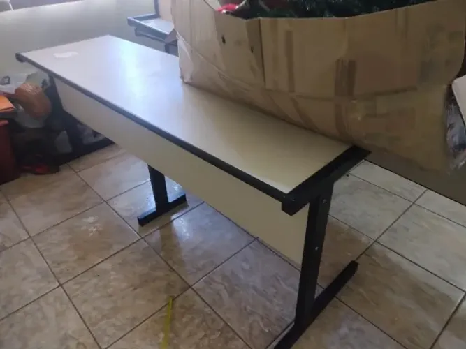MESA DE ESCRITÓRIO GRANDE