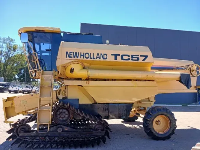 Colheitadeira New Holland TC57