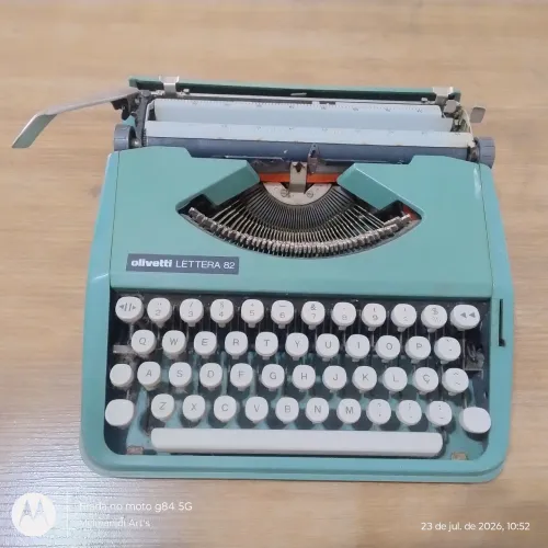 Máquina de escrever Olivetti Lettera 82