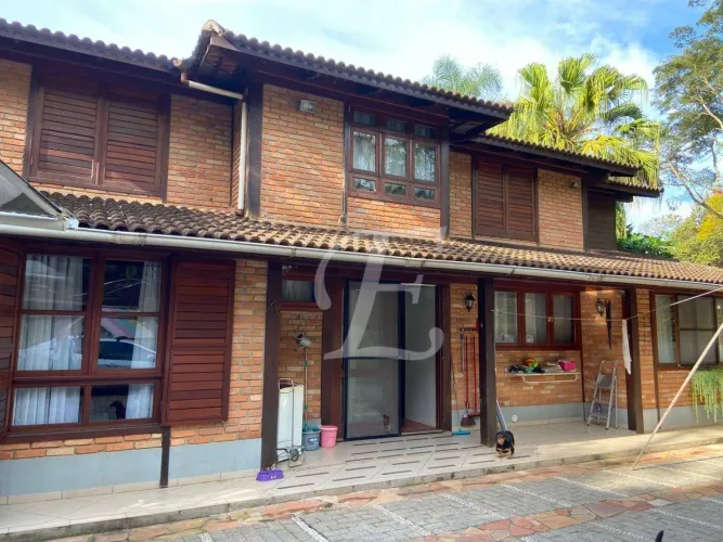 Casa com 4 dormitórios para alugar, 400 m² por R$ 15.355,00/ano - Serra Cantareira - Mairi