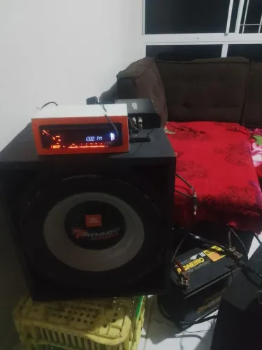 Vendo som de carro montado
