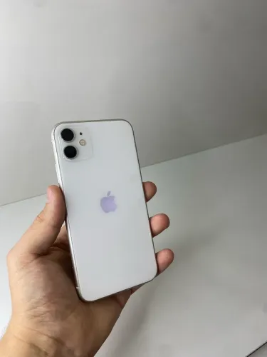 iPhone 11 white