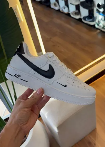 Tênis Air Force Nike LV8 