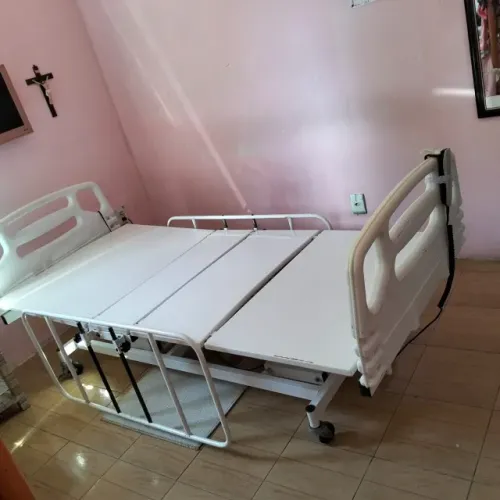 Cama hospitalar motorizada