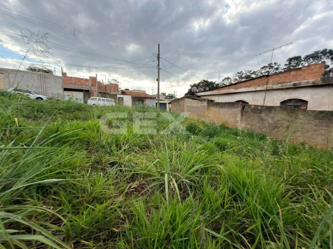 Terreno à Venda com 300m² no Bairro Rancho Alegre em Divinópolis MG.
