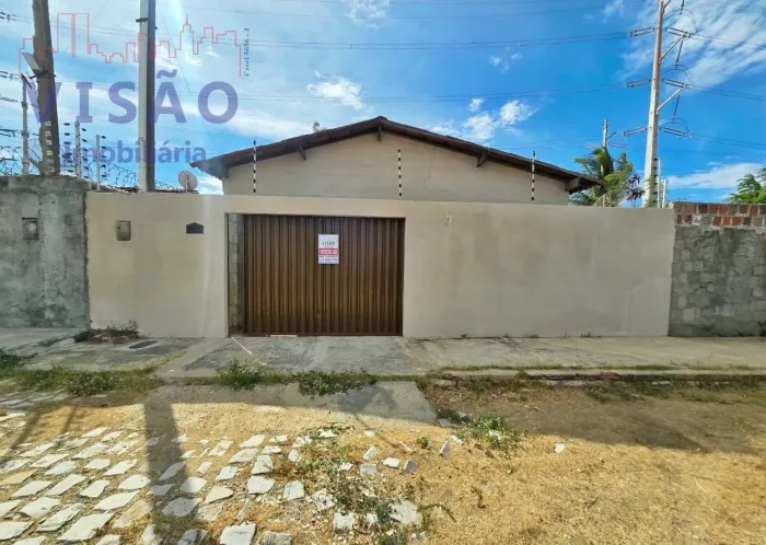 VENDE-SE CASA COM GRANDE TERRENO NO BAIRRO SANTA DELMIRA