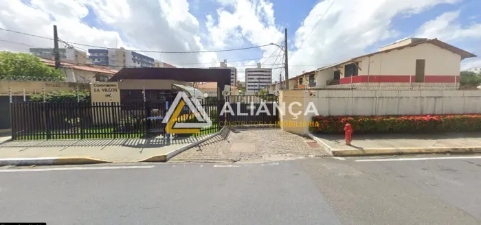 CASA Á VENDA COM 4 QUARTOS 2 SUÍTES NO COND. LA VILLETE, NO BAIRRO COROA DO MEIO EM ARACAJ