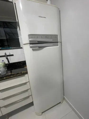 Vende se geladeira Electrolux