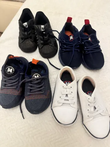 Super Bazar Infantil 4 pares de sapato - Adidas e Molekinho - 22 e 23