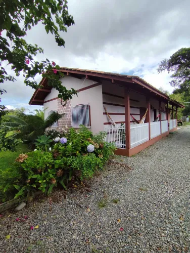 Outros com 5 dormitórios sendo 1 suíte e 2 vagas de garagem em Araquari/SC