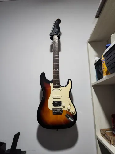 Guitarra Stratocaster Sunburst HSS Jackson (Faltando Cordas / Relic)