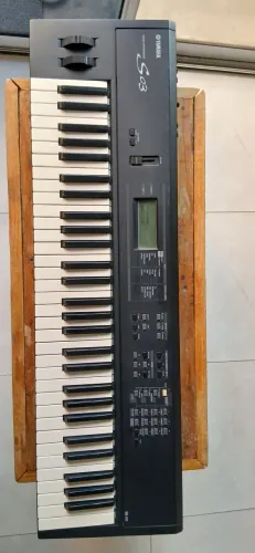 Piano Yamaha S03
