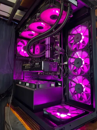 PC Gamer Ryzen 7 9700X RTX 5060 Asus Prime 3 Fan Gabinete Corsair Water Cooler Corsair 360