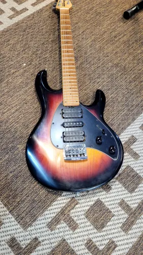 Guitarra MusicMan Silhouette