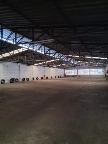 pavimento inteiro de 440mq livre de colunas de fácil acesso