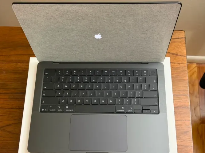Macbook Pro M5 Pro 14? 24GB 1TB