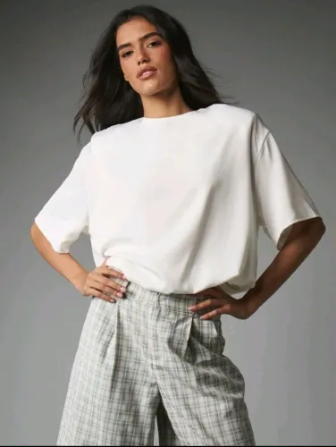 Blusa Feminina Branca Oversized Manga Curta Tecido Encorpado M SHEIN