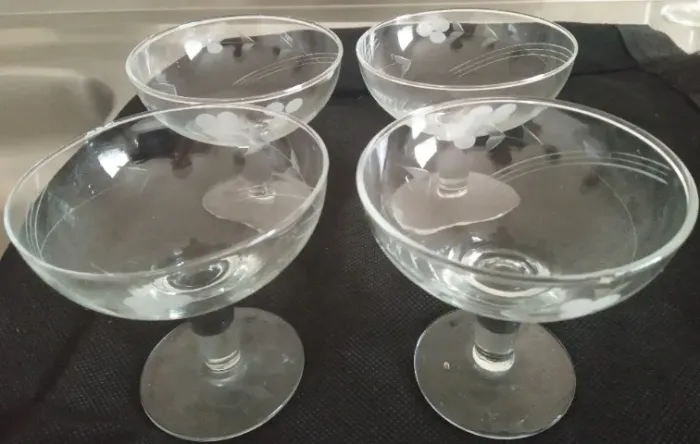 Taça de Espumante Antiga Perfeito Estado Antiguidade R$ 18