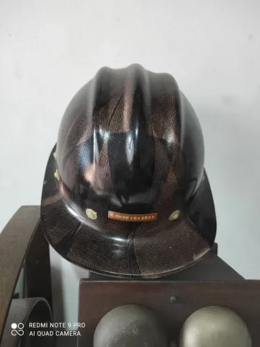Capacete de fibra, antigo:
