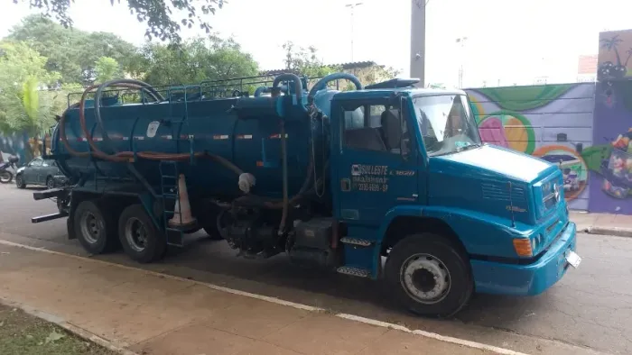 CAMINHÃO TANQUE VACUO/LIMPA FOSSA