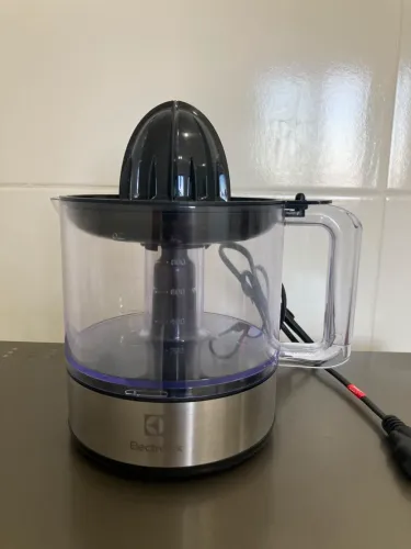 Electrolux Espremedor de frutas laranjas Efficient 800Ml ECP10 220V