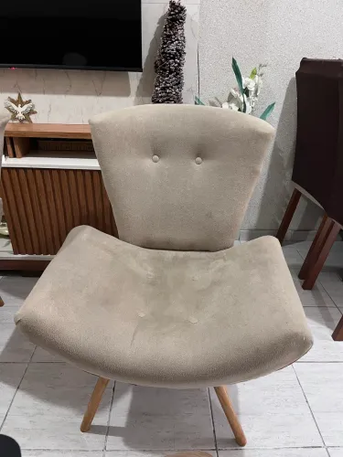 PAR DE POLTRONAS AVELUDADAS(Semi novas)