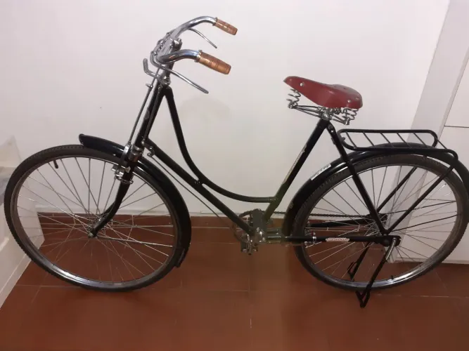 Bicicleta antiga feminina