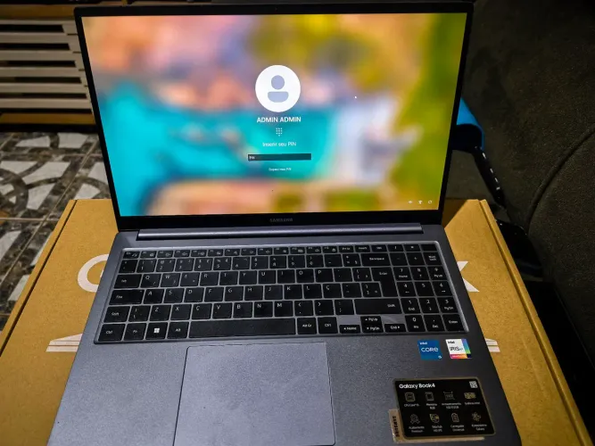 Notebook galaxy book 4 com core I5, 8gb de Ram e 512gb