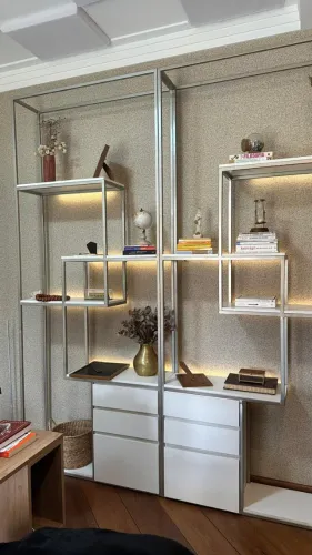 Estante em metal com led