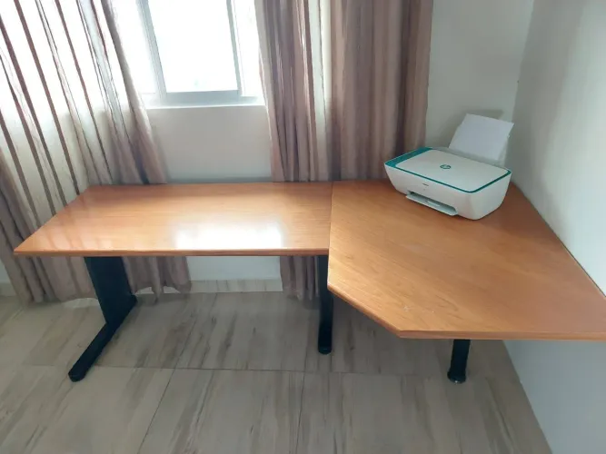 Mesa de trabalho em L, MDF, padrão diretor