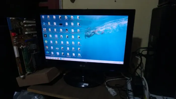 Monitor LCD LG 19" {widescreen}"