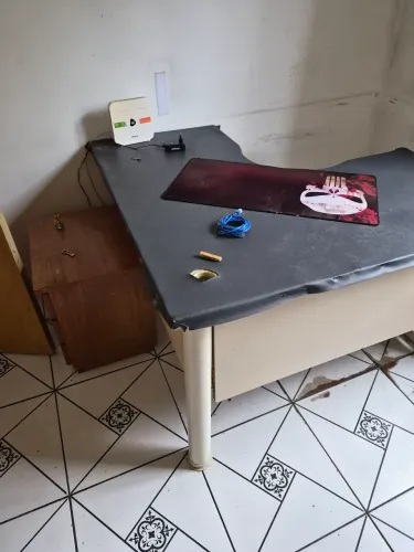 Mesa para PC L - com defeitos da para consertar