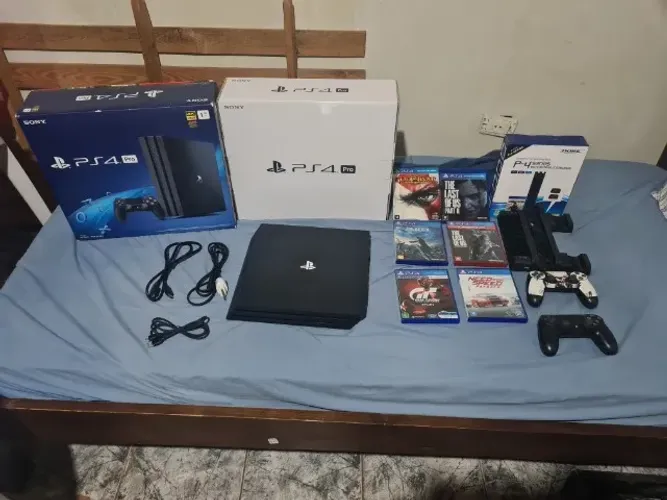Playstation 4 PRO + 2 Controles + 6 jogos Mídia Fisica + TV 32 Pol. + Acessório