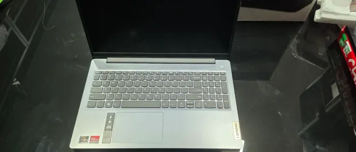 Lenovo IdeaPad Slim 3 15ABR8 com AMD Ryzen 7 5825U, 16GB Ram - 500GB e VGA AMD dedicada.