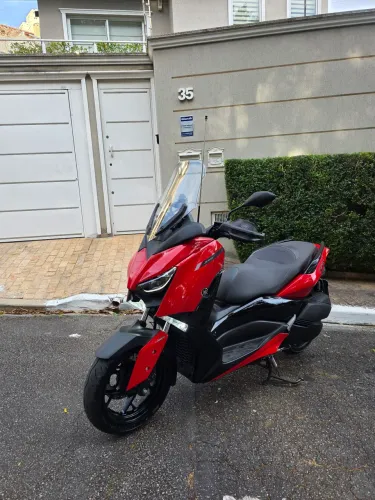 Yamaha Xmax 250 ABS Vermelha