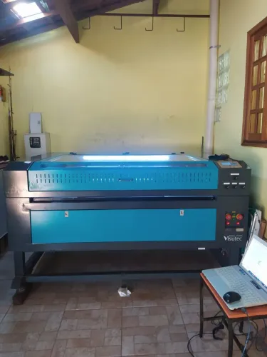 MÁQUINA DE CORTE E GRAVAÇÃO A LASER CO2 - MDF ROUTER VS1390