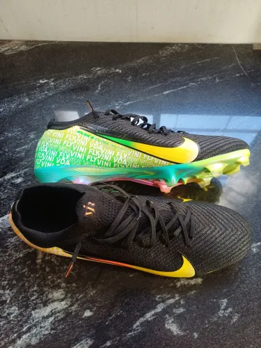 Chuteira Nike Mercurial Vini Jr.