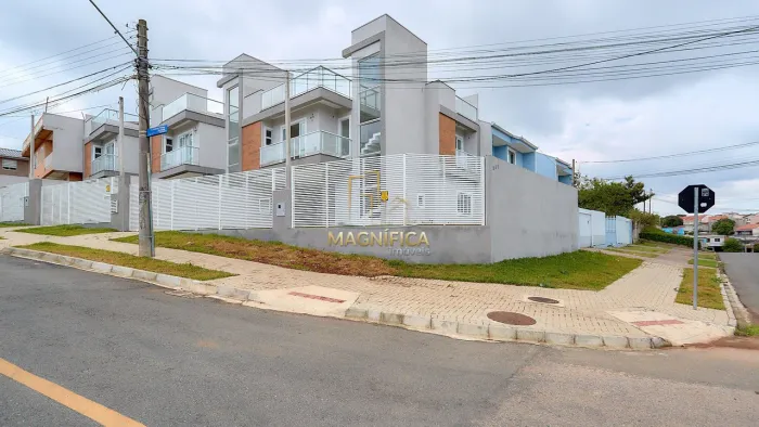 SOBRADO com 3 dormitórios à venda com 215m² por R$ 1.050.000,00 no bairro Capão Raso - CUR
