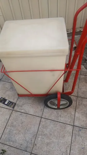 Carrinho de yakult, Danone, iogurte.