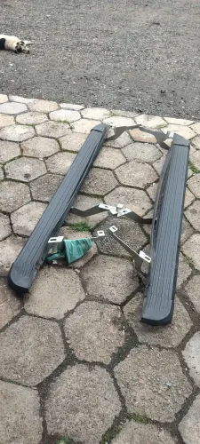 Estribos laterais jeep Compass qualquer ano ótimo estado Usado